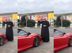Um padre francês, chamado Beyoncé, abençoou um carro Ferrari para aproximar mais jovens de Deus.