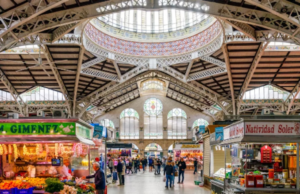 ‘A Catedral da gastronomia’, mercado espanhol que é um Bem de Interesse Cultural e conta com mais de 300 barracas.