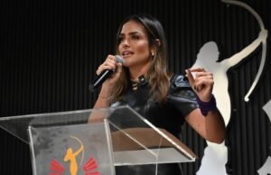 A prefeita de Cuauhtémoc, Alessandra Rojo de la Vega, foi agredida durante um evento
