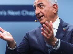 O herdeiro do Xá do Irão ofereceu-se para liderar a transição para a democracia se o regime do Aiatolá cair.