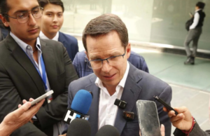“A nomeação de Marx Arriaga é um grande erro”, afirma Ricardo Anaya e exige que os manuais sejam corrigidos.