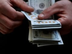 O dólar subiu e encerrou quatro quedas consecutivas