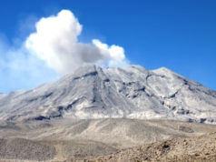Alerta de Lahar no vulcão Huaynaputina, Moquegua: lama vulcânica flui para o rio Tambo e monitoramento ativo