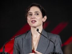 Ayuso garante que os espanhóis “amam” o Rei Emérito e acredita que a Casa Real saberá “fazer o melhor”