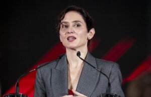 Ayuso garante que os espanhóis “amam” o Rei Emérito e acredita que a Casa Real saberá “fazer o melhor”