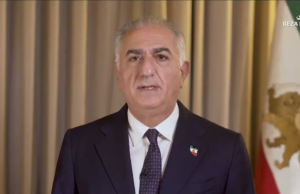 Reza Pahlavi, filho do último Xá do Irão, apela ao “retorno às ruas para um último ato”