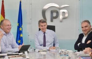 O PP está a desenvolver uma directiva “vinculativa” sobre o acordo independente com o Vox: um decreto que dita as negociações e protege a integridade da legislatura.