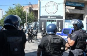 O governo proibiu a entrada em campo da barrabrava de Belgrano devido ao conflito entre as facções.
