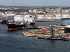 Venezuela planeja doar novos campos de petróleo à Chevron e à Repsol