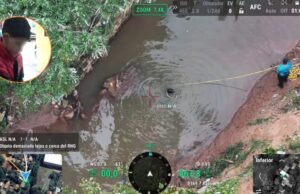 Eles procuram um menino argentino arrastado por uma cachoeira durante uma tempestade no Paraguai.