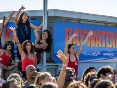 A chamada de elenco de ‘Baywatch’ traz de volta os anos 90 com entrevistas com personagens