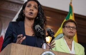 A prefeita Karen Bass tira Nithya Raman do cargo de AQMD.