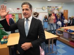 O que saber sobre o chefe do LAUSD, Alberto Carvalho, em meio à operação do FBI