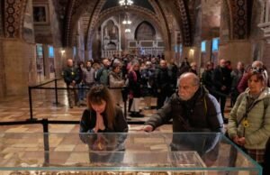 Exposição dos ossos de São Francisco de Assis reforça procura por relíquias cristãs