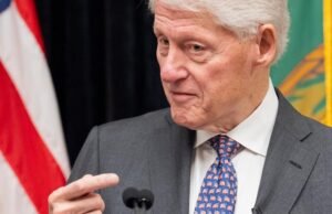 Bill Clinton enfrentou assédio de legisladores por causa de seu relacionamento com Jeffrey Epstein