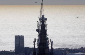 A Sagrada Família em Barcelona atinge sua altura máxima depois de mais de um século