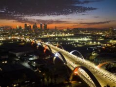 Uma queima de fogos de artifício de ‘classe executiva’ foi a demonstração final na 6th Street Bridge