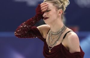 Alysa Liu brilha, enquanto Amber Glenn comete um grande erro de patinação