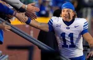 O receptor estrela da BYU, Parker Kingston, acusado de estupro