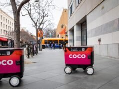 Um robô de entrega que luta contra os elementos em West Hollywood recebe apoio dos fãs online: ‘Go coco, go!’