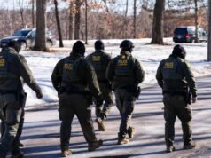 Os promotores retiraram as acusações contra os homens acusados de agredir um oficial do ICE em Minneapolis