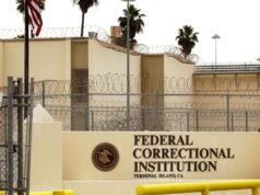 Ativistas da imigração comemoram enquanto agentes do ICE deixam Terminal Island