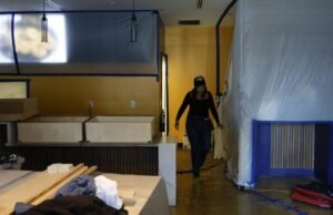 Restaurante de Los Angeles enfrenta danos causados por inundações após tempestade de inverno