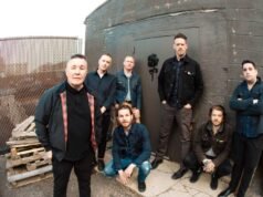 Comentário: A banda punk irlandesa de Boston, Dropkick Murphys, poderia se passar pelos Proud Boys. Mas olhe novamente.