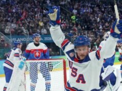 Homens dos EUA derrotam a Eslováquia e enfrentam o Canadá pela medalha de ouro no hóquei