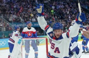 Homens dos EUA derrotam a Eslováquia e enfrentam o Canadá pela medalha de ouro no hóquei