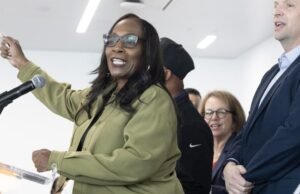 A Coalizão Trabalhista do Condado de LA apóia Karen Bass e classifica Raman como ‘oportunista político’