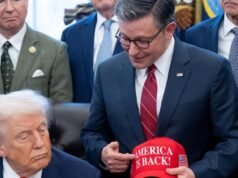 Trump e Mike Johnson espalharam mentiras sobre as eleições na Califórnia