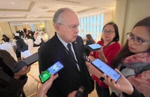 Os EUA não abandonarão as Filipinas na luta contra as tensões marítimas da China, diz enviado de Manila