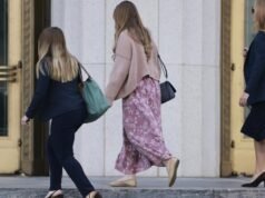 O gênero pode desempenhar um grande papel no vestido de dependência de mídia social de Los Angeles