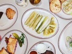 Restaurantes populares de Nova York para experimentar em Los Angeles