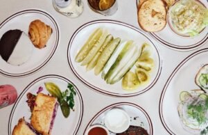 Restaurantes populares de Nova York para experimentar em Los Angeles