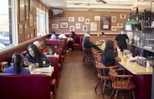 O restaurante Inglewood Serving Spoon ganhou o prêmio James Beard em 2026