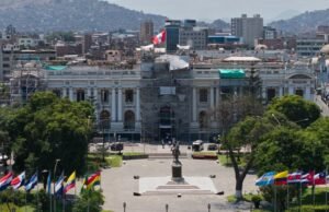 O Congresso do Peru impeachment do presidente interino depois que ele enfrentou acusações de corrupção