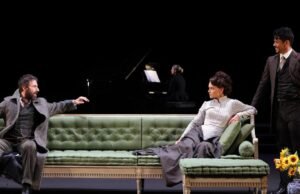 Crítica de ‘Hedda Gabler’: Katie Holmes entra em traição