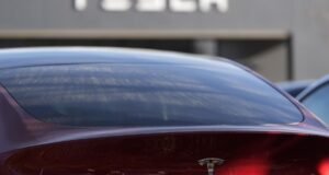 DMV decidiu não suspender as vendas da Tesla na Califórnia devido a vendas enganosas
