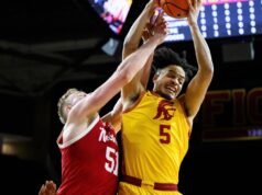 Os homens da USC venceram Nebraska depois de assumirem a primeira posição