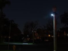 As luzes das ruas de Los Angeles levam um ano para serem consertadas. Câmara Municipal está abandonando a energia solar
