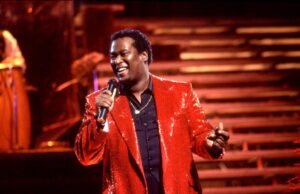 Hall da Fama do Rock & Roll: Luther Vandross, Phil Collins, Shakira