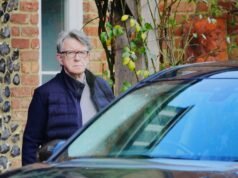 O ex-embaixador do Reino Unido foi libertado sob fiança após ser preso na investigação de Epstein