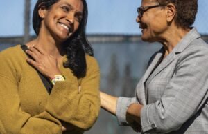A vereadora Nithya Raman concorrerá à prefeitura de Los Angeles contra a ex-colega Karen Bass