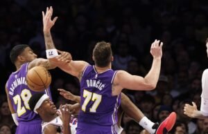 Luka Doncic deixou o jogo do Lakers contra o 76ers com uma lesão no pé