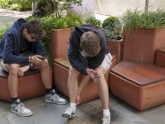 Participante: Se a mídia social for prejudicial, não proíba apenas as crianças. Para consertar o dano