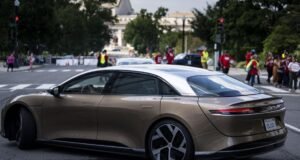 A fabricante de EV Lucid demitiu mais de 300 trabalhadores