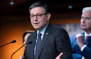 A Câmara votou pelo congelamento do salário de Trump no Canadá, numa rara crítica