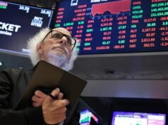 As ações estão caindo acentuadamente enquanto os investidores procuram perdedores que serão atingidos pela IA